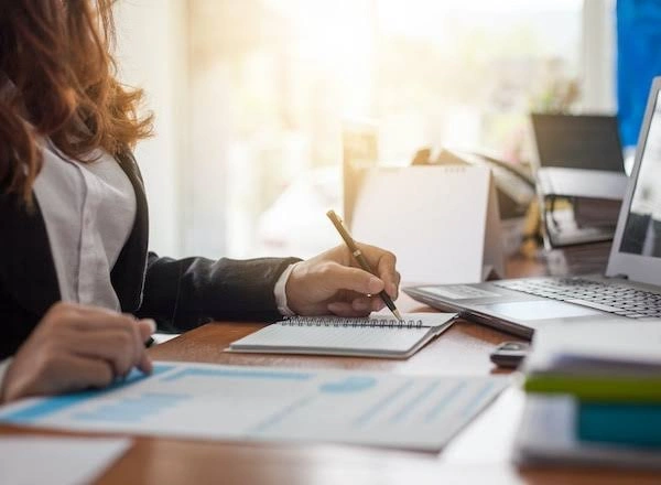 Infographic explaining what a Xero bookkeeper does for Australian small businesses